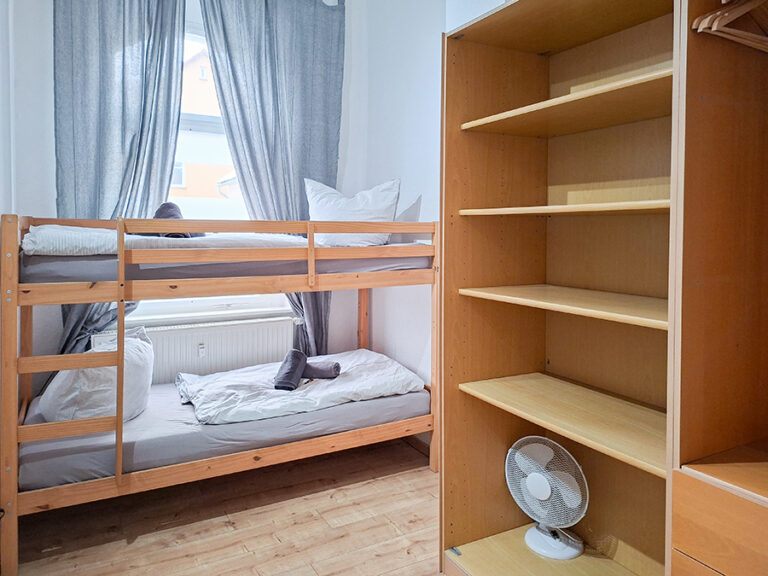 Schlafzimmer mit 1 x Etagenbett - Wohnung 2