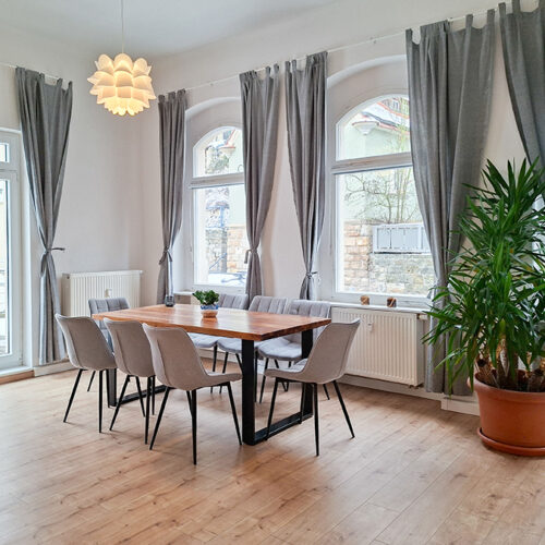 Wohnzimmer mit Esstisch - Wohnung 2