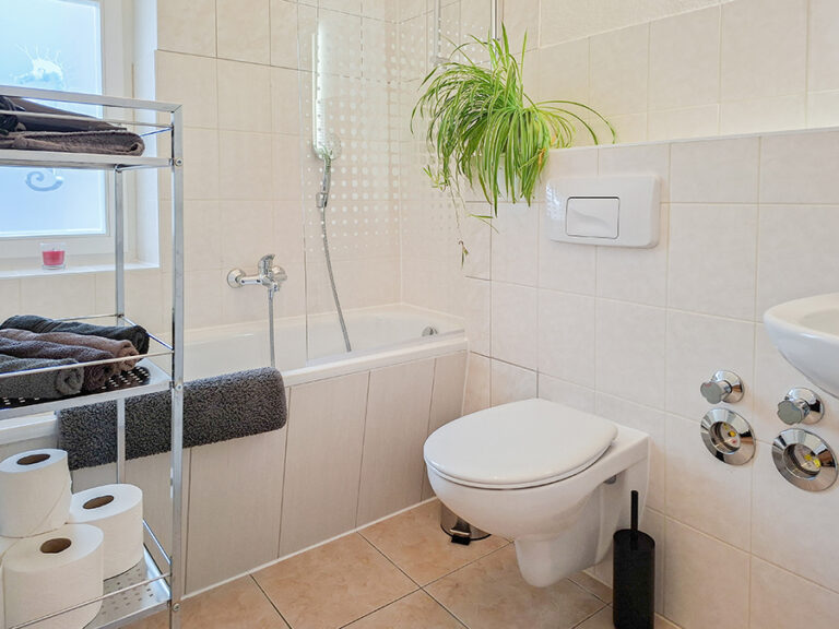 Bad mit Wanne - Wohnung 3