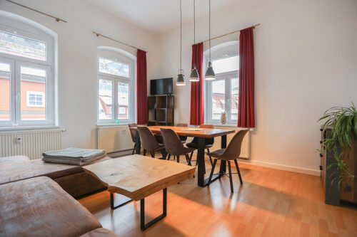 Wohnzimmer mit Esstisch - Wohnung 3