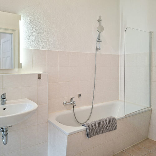 Bad mit Wanne - Wohnung 4