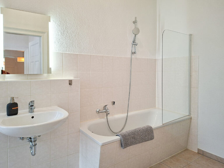 Bad mit Wanne - Wohnung 4