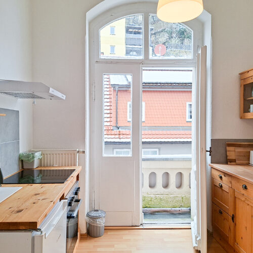 Küche mit kleinen Austritt - Wohnung 4