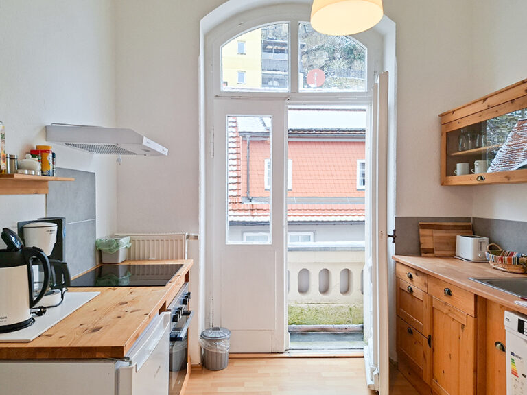 Küche mit kleinen Austritt - Wohnung 4