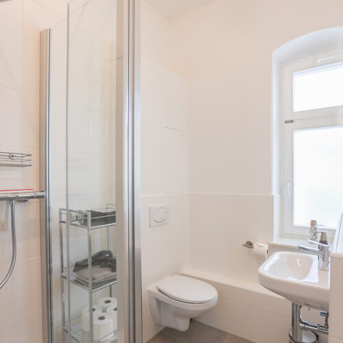Bad mit Dusche - Wohnung 5