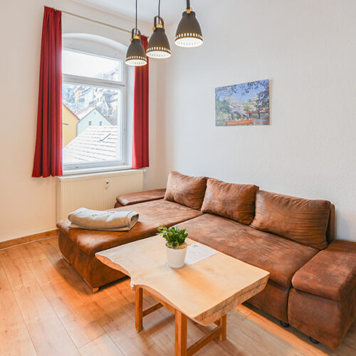 Wohnzimmer mit Couch - Wohnung 5