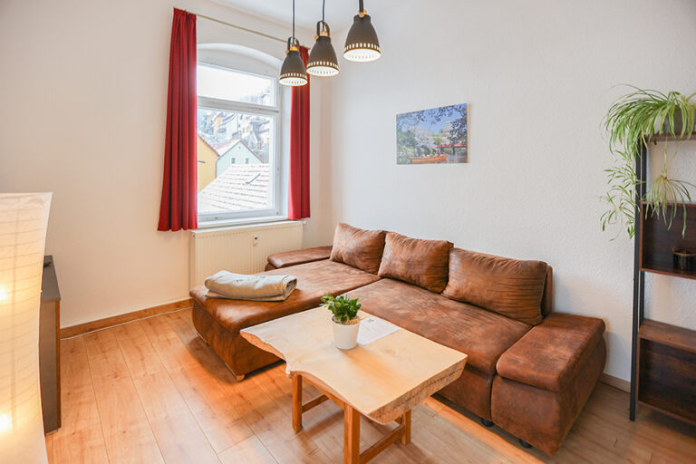 Wohnzimmer mit Couch - Wohnung 5