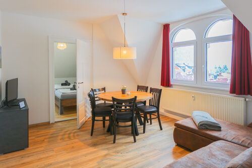 Wohnzimmer mit Esstisch - Wohnung 8