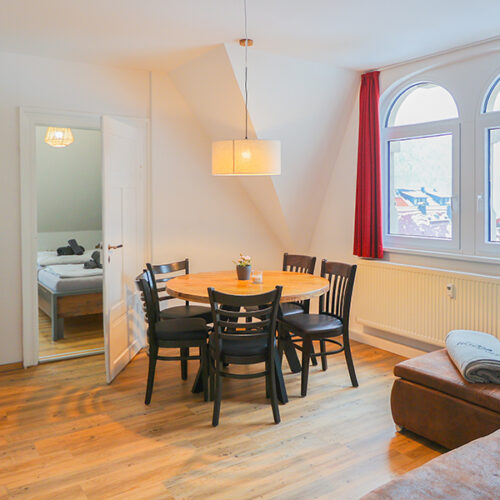 Wohnzimmer mit Esstisch - Wohnung 8