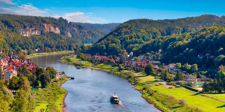 Blick über Wehlen und die Elbe, AdobeStock