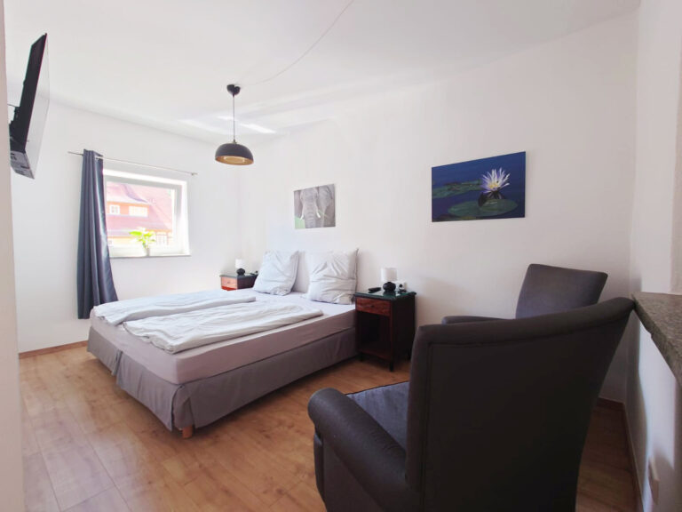 Schlafzimmer mit Doppelbett - Kutscherhaus