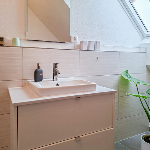 Bad mit Dusche und WC - Wohnung 6