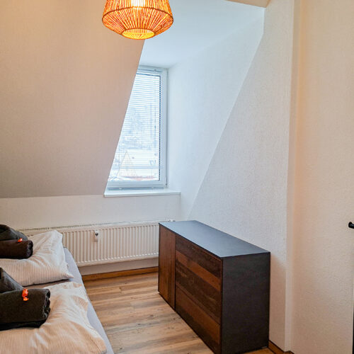 Schlafzimmer mit Doppelbett - Wohnung 6