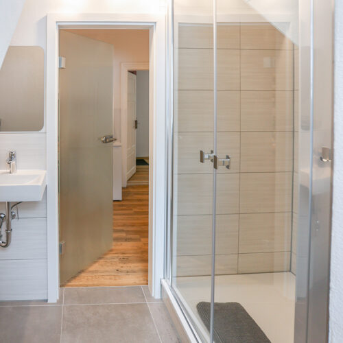 Bad mit Dusche - Wohnung 7