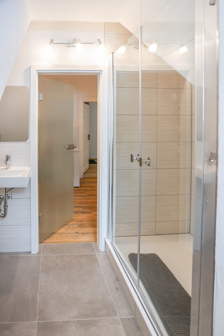 Bad mit Dusche - Wohnung 7