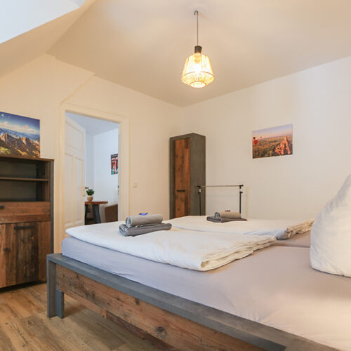 Schlafzimmer mit Doppelbett - Wohnung 7