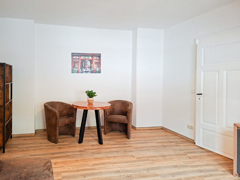 Wohnzimmer mit Esstisch - Wohnung 7