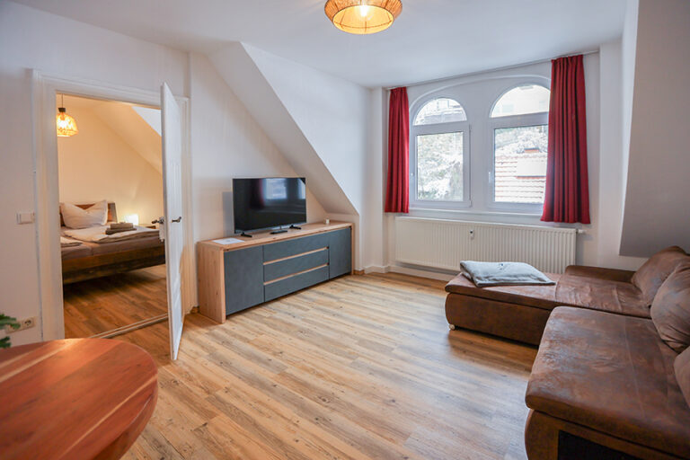 Wohnzimmer mit Esstisch - Wohnung 7