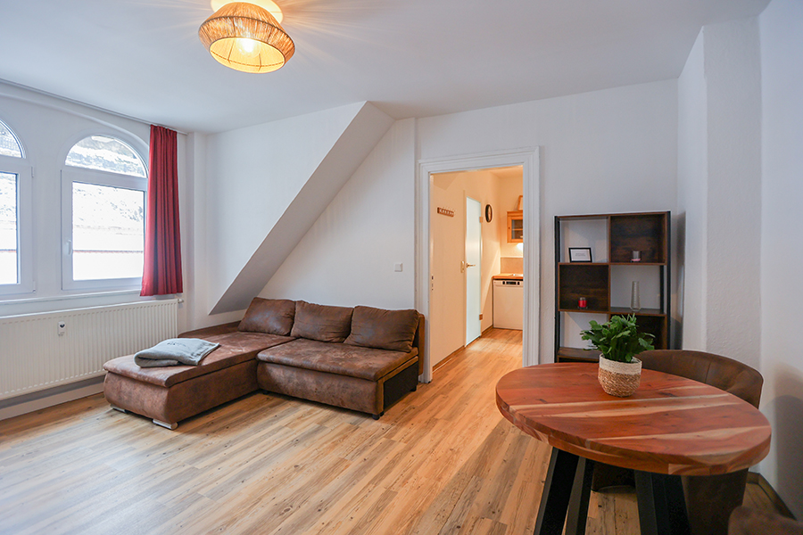 Wohnung 7 - Wohnzimmer mit Esstisch